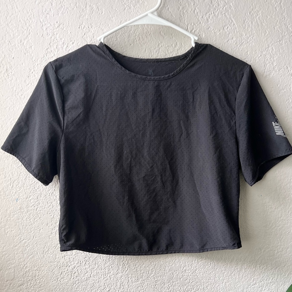 Nike Boxy Cropped Workout Dry Fit Top